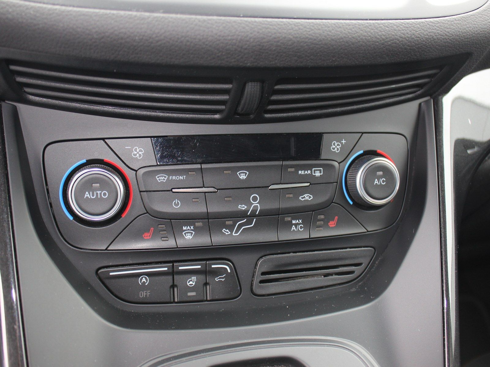 Fahrzeugabbildung Ford Kuga Titanium 2,0 TDCi 4x4 Start/Stopp