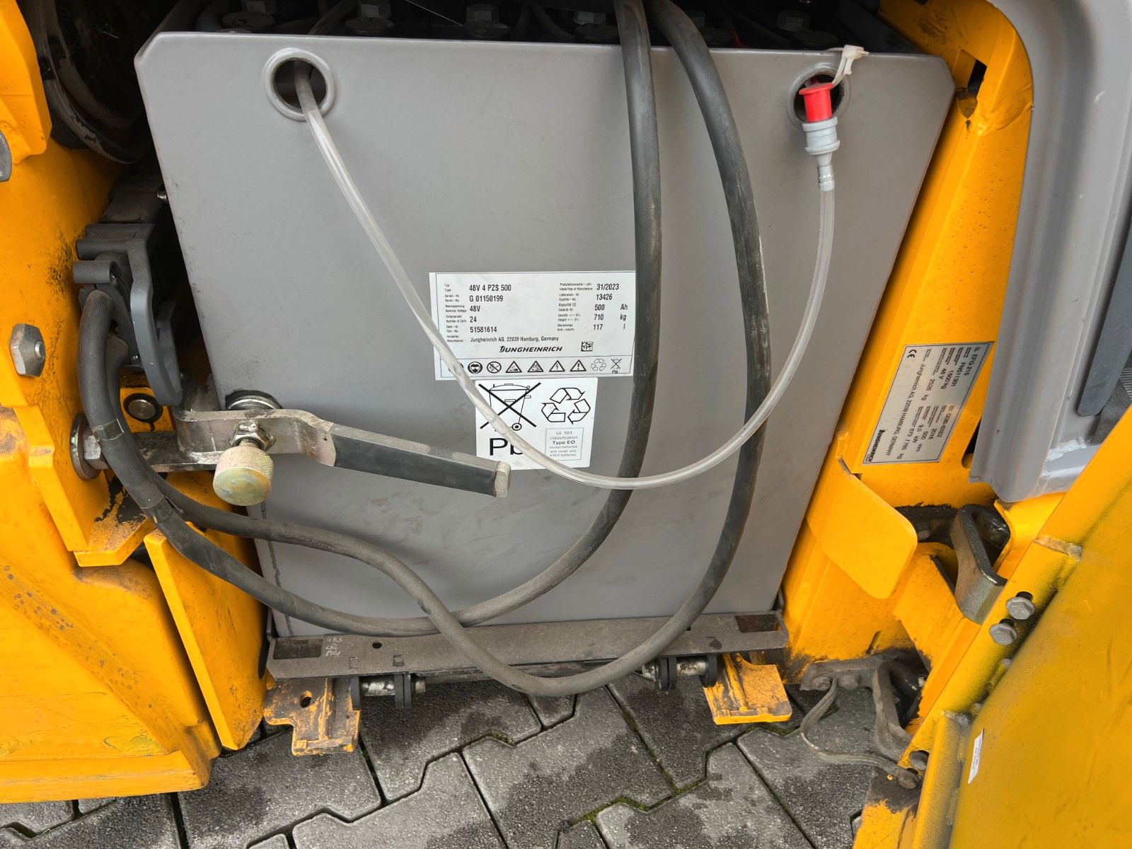 Fahrzeugabbildung Jungheinrich EFG 215 / Triplex 4.25m / 1.851h / Batterie 2023