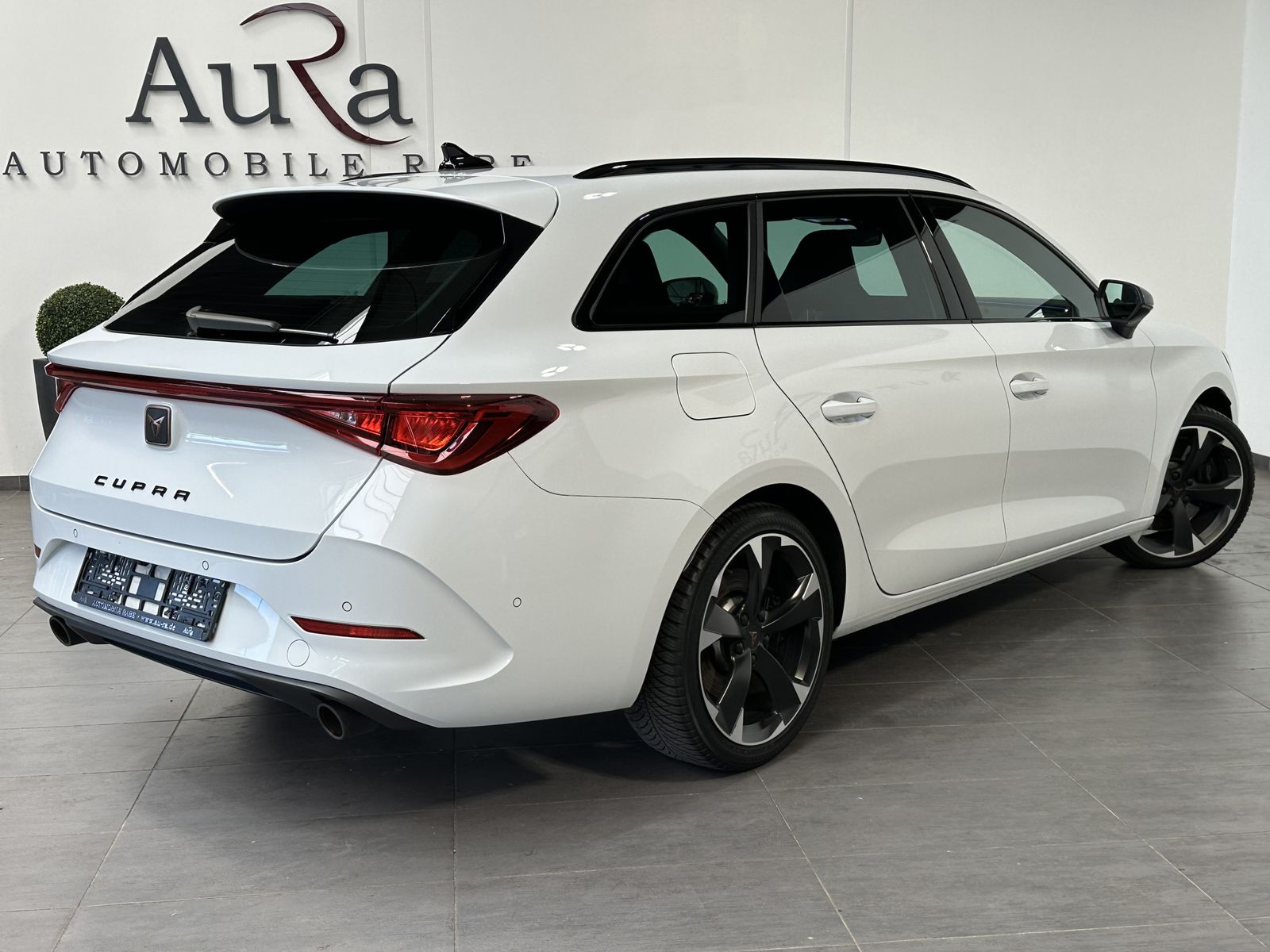 Fahrzeugabbildung CUPRA Leon SpT 2.0 TSI DSG VZ NAV+LED+ACC+VCOCK+LKRHZG