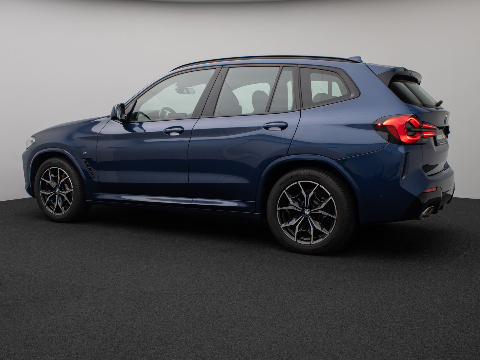 Fahrzeugabbildung BMW X3 xD20i  M Sport Panorama Kamera HUD AHK 19Zoll