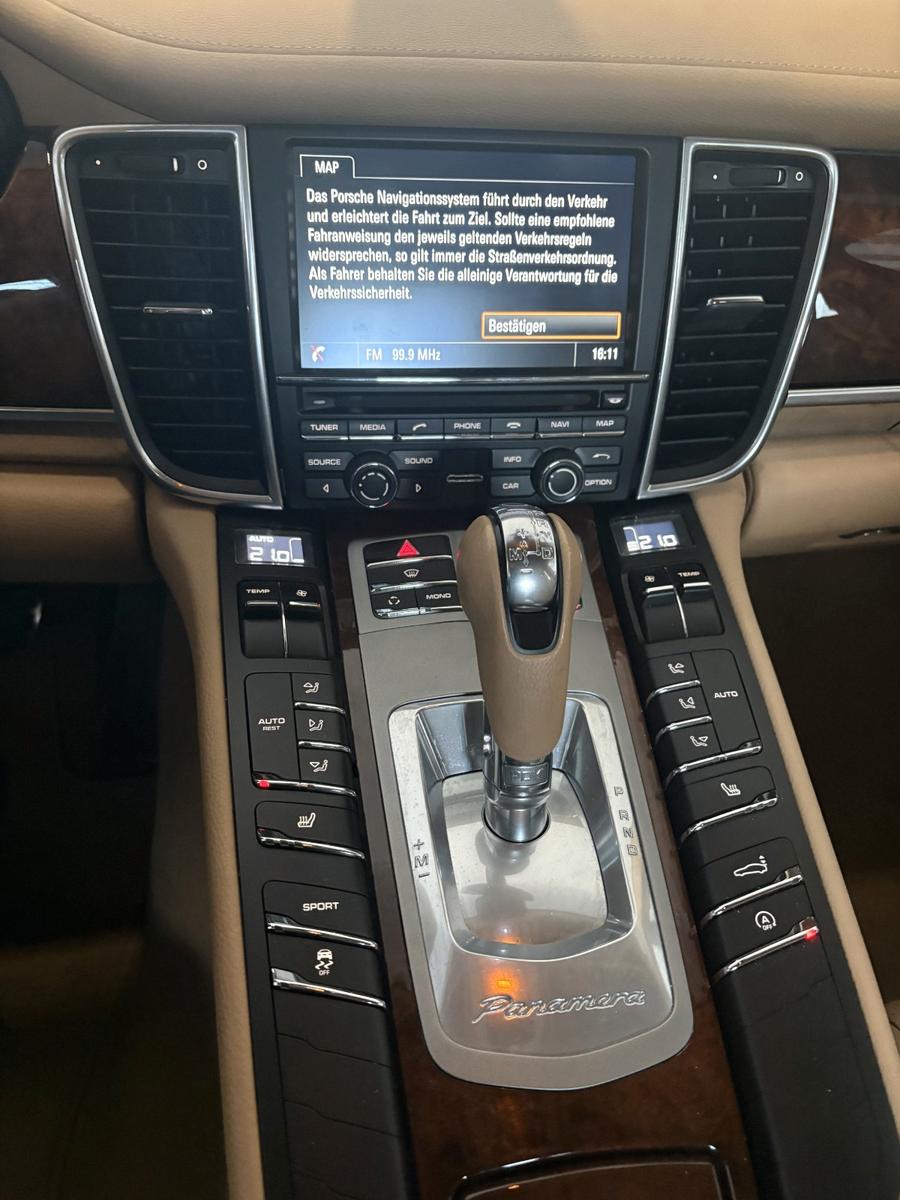 Porsche Panamera 4 