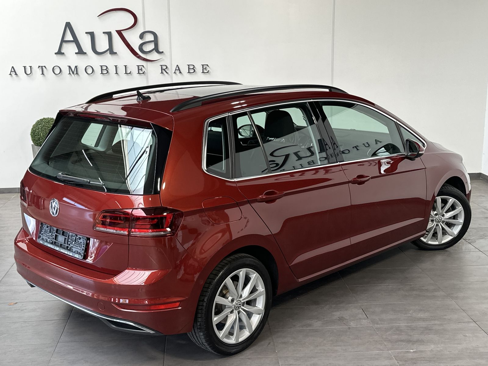 Fahrzeugabbildung Volkswagen Golf Sportsvan 1.5 TSI Highline NAV+LED+ACC+PANO