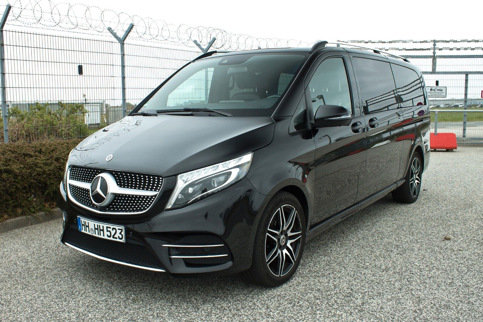MERCEDES-BENZ V250d Avantgarde Edition / AMG Line / Extralang
