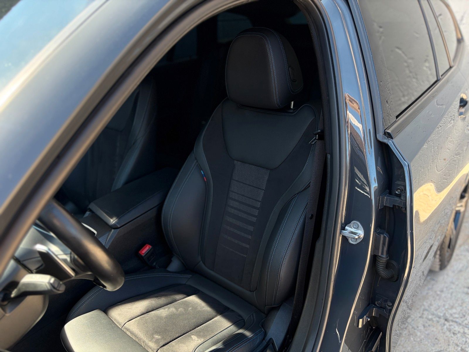 Fahrzeugabbildung BMW 320e Touring M Sport Aero Laser Akustik HUD H&K