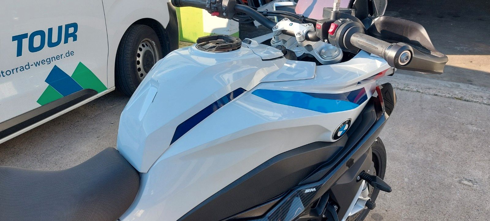 Fahrzeugabbildung BMW S 1000 XR M-Paket/ Carbonpaket Schmiederäder