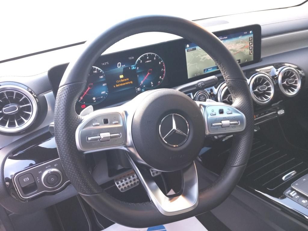 Fahrzeugabbildung Mercedes-Benz A 200 Kompaktlimousine AMG Line*Night Paket*LED