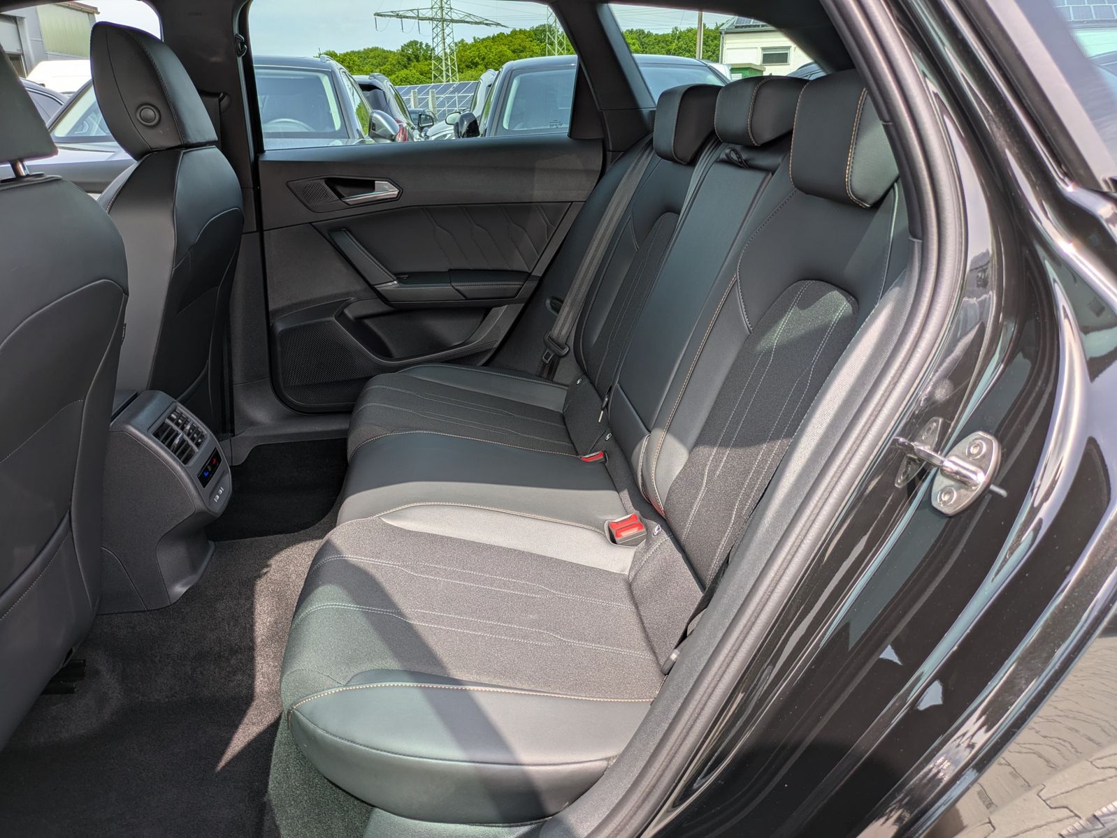 Fahrzeugabbildung CUPRA Leon 1.5 eTSI DSG MATRIX-LED*ACC*APP*KAMERA*18"