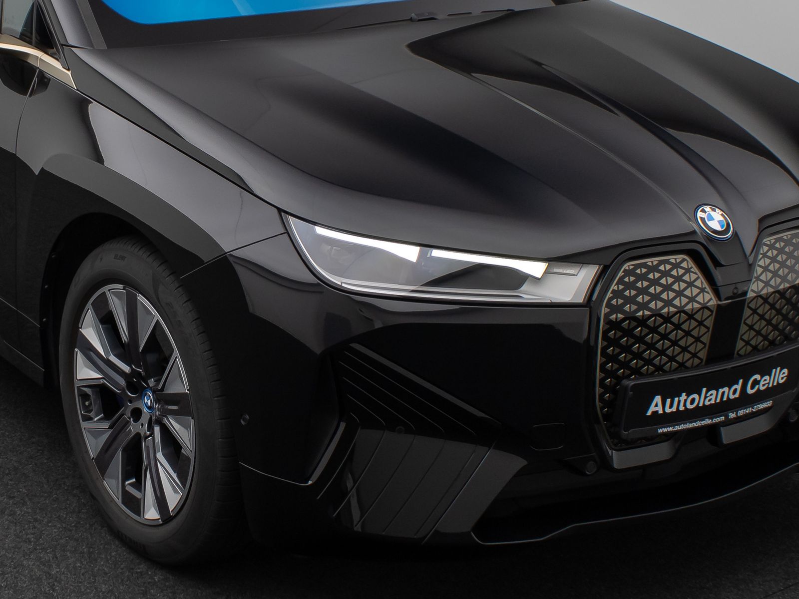 Fahrzeugabbildung BMW iX xD50 Sport 360°H/K DAB SoftCl AHK Komfort 21"