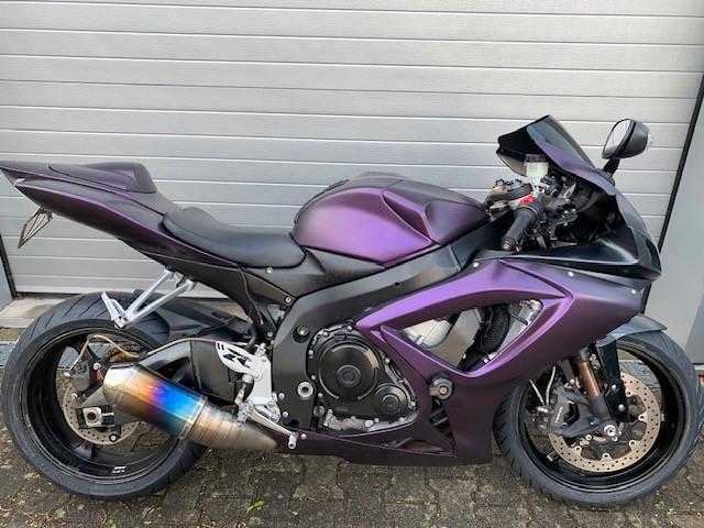 Suzuki GSXR750k7