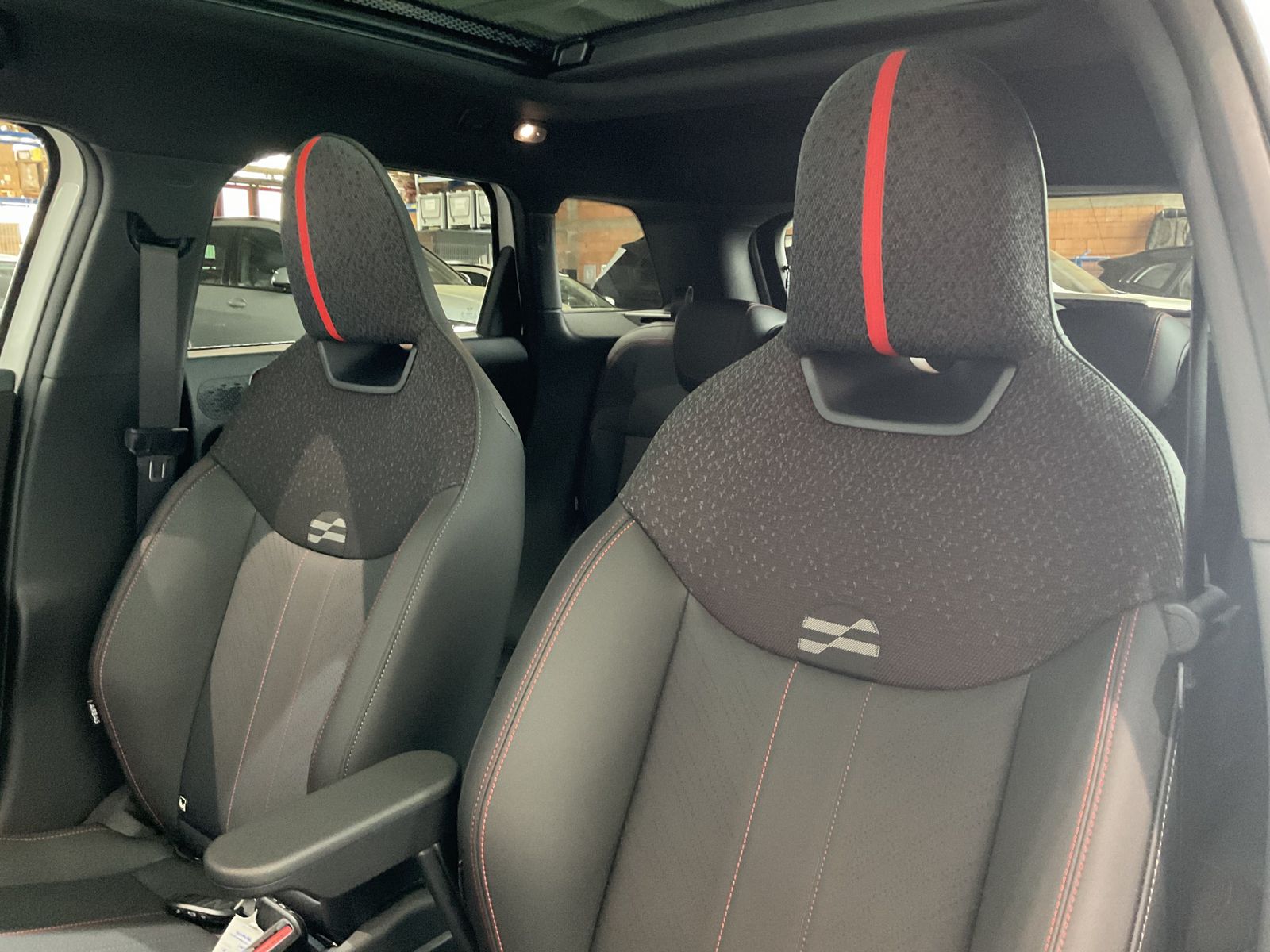 Fahrzeugeinzelansicht 12 Fahrzeugabbildung MINI Aceman SE |JCW Trim |Paket XL