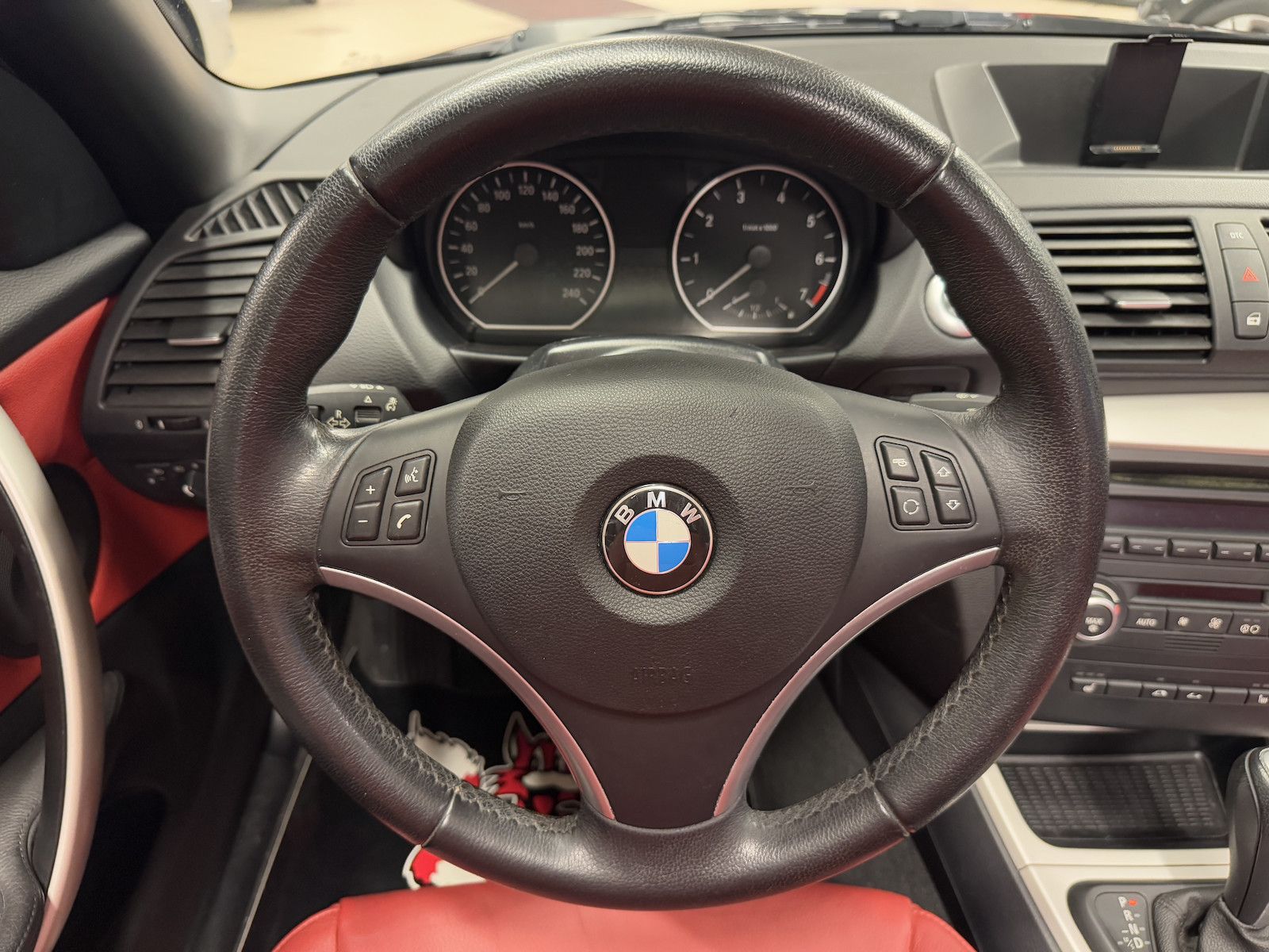 Fahrzeugabbildung BMW 118i Cabrio Automatik/Vollleder/Klimaauto/Tempo