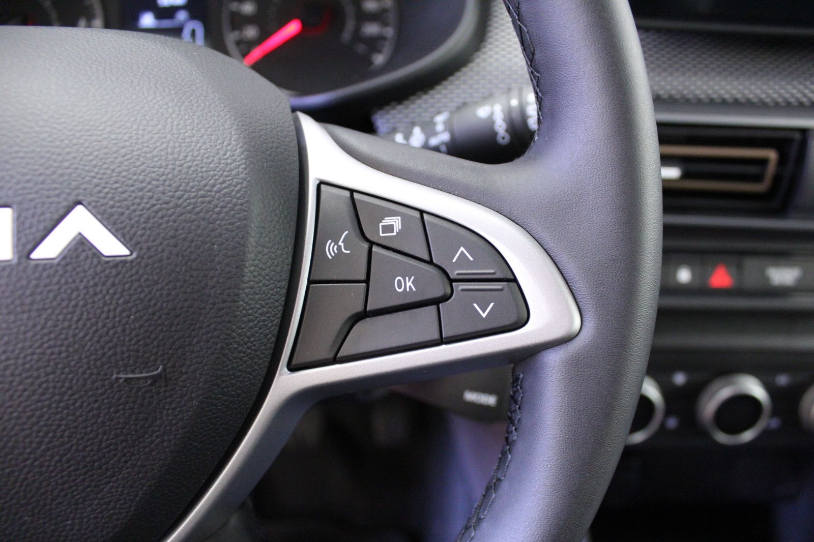 Fahrzeugabbildung Dacia Sandero TCe 90 Stepway auto Expression*Winterp.*