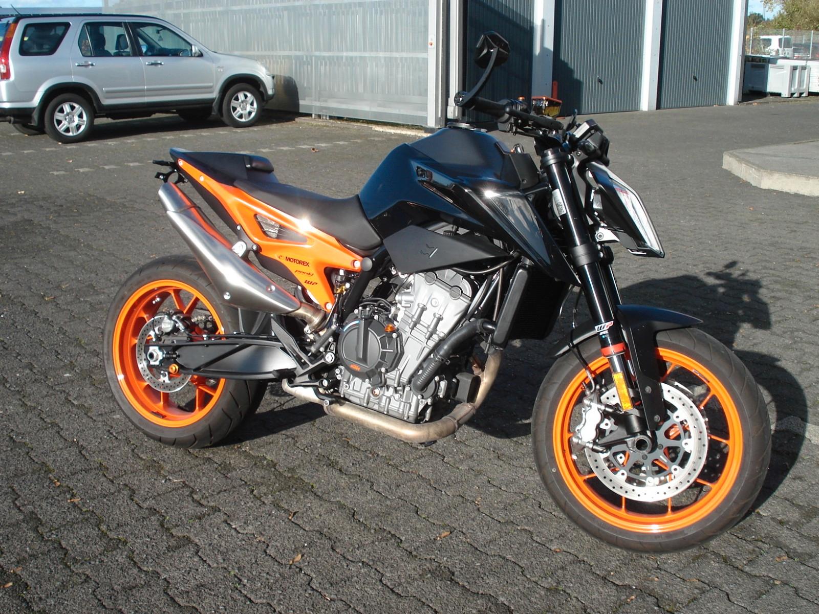 KTM 890 Duke GP