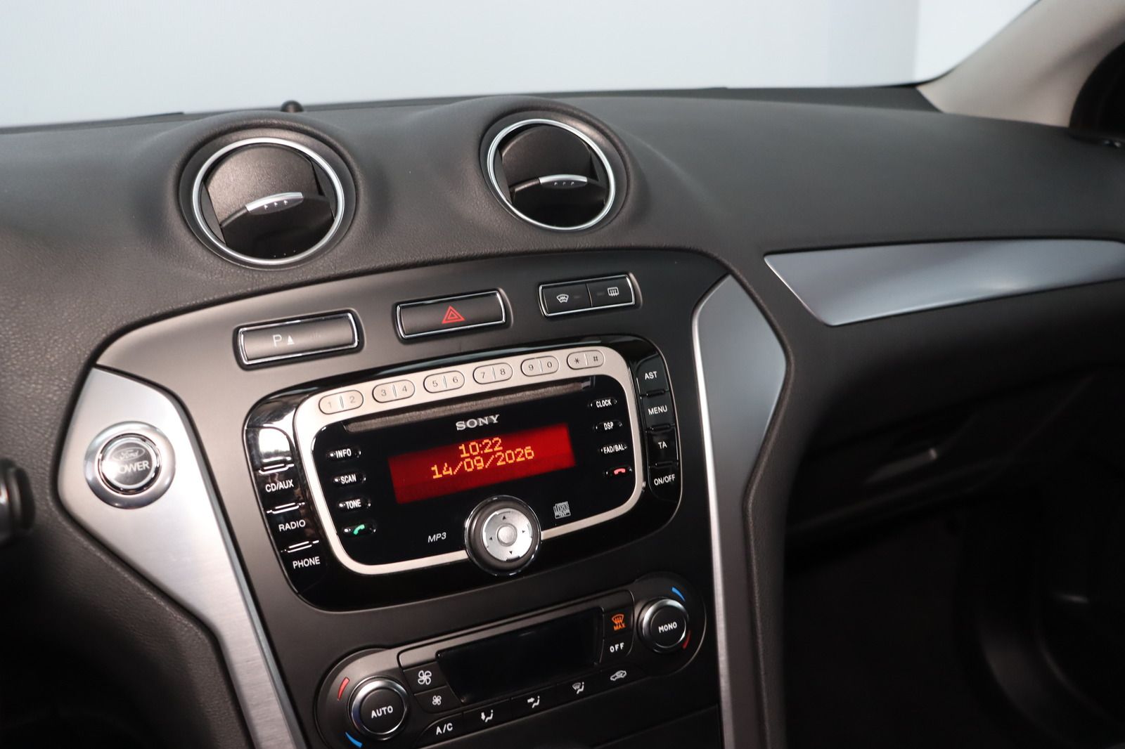 Fahrzeugabbildung Ford Mondeo Turnier 2.0i Titanium * Sitzhzg * Top