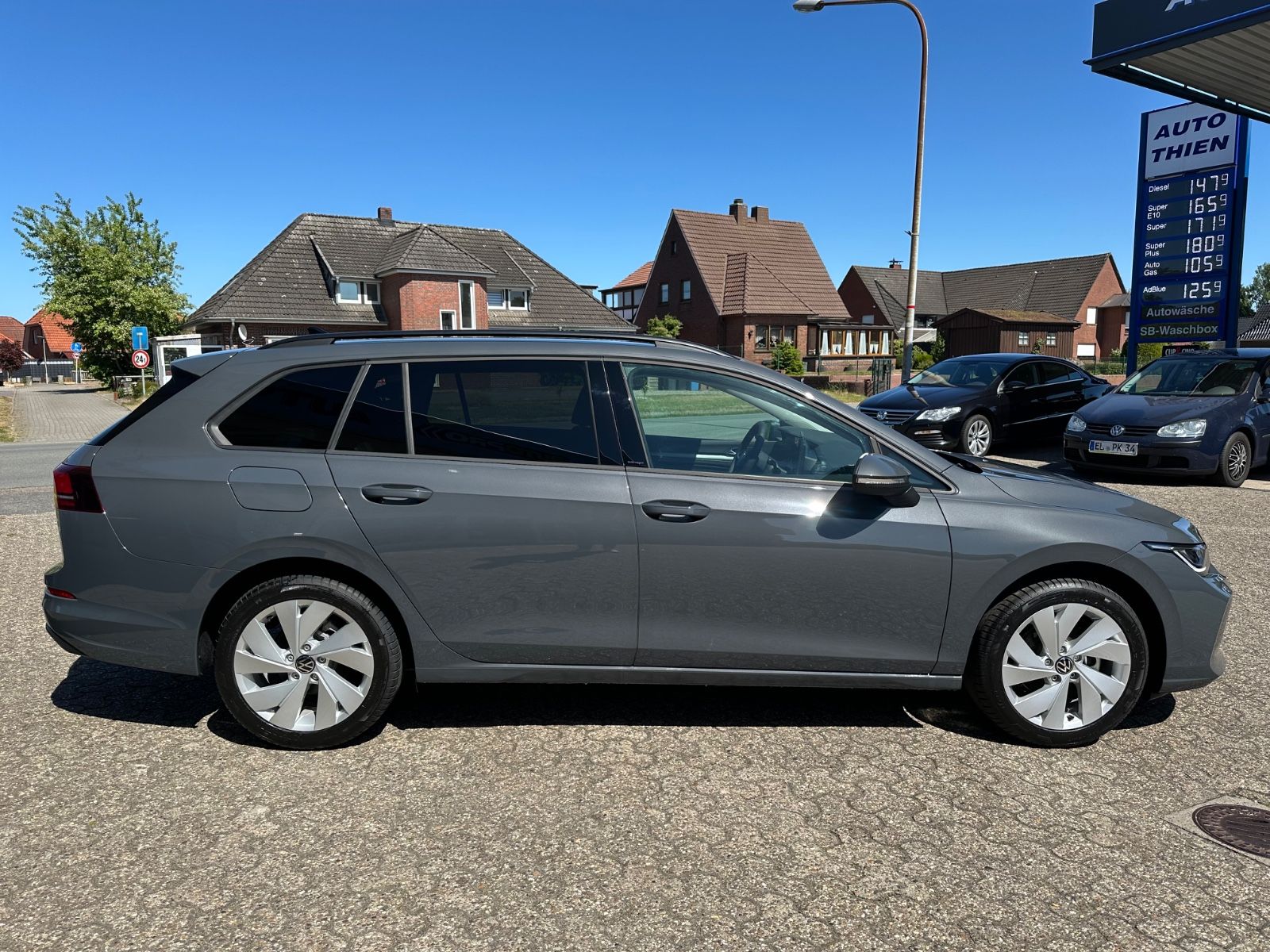 Fahrzeugabbildung Volkswagen Golf VIII Variant 1.5 TSI Life Navi/ACC/LED/Shzg