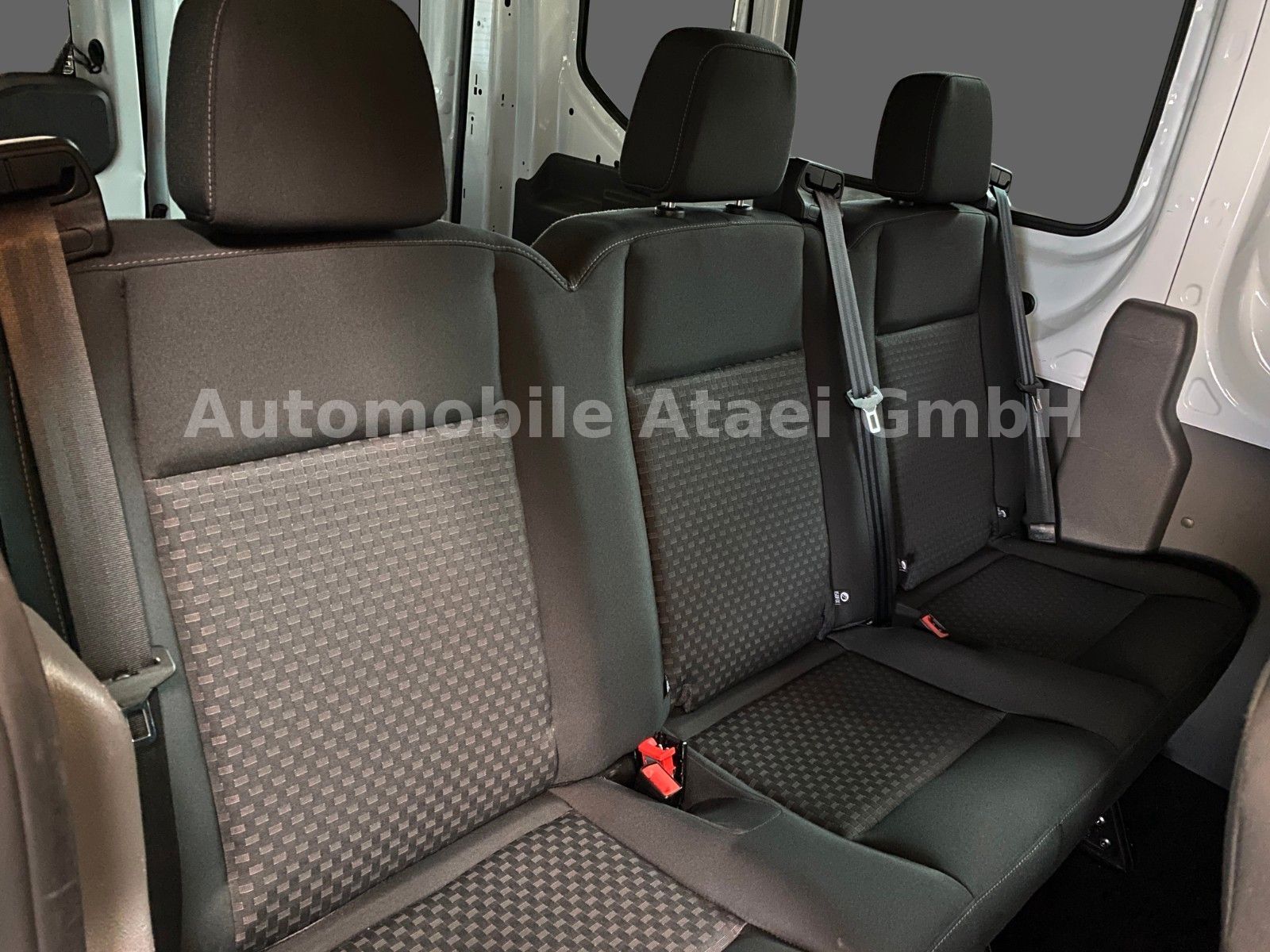 Fahrzeugabbildung Ford Transit 350 L3H2 *Automatik* 9-SITZE+NAVI (3047)