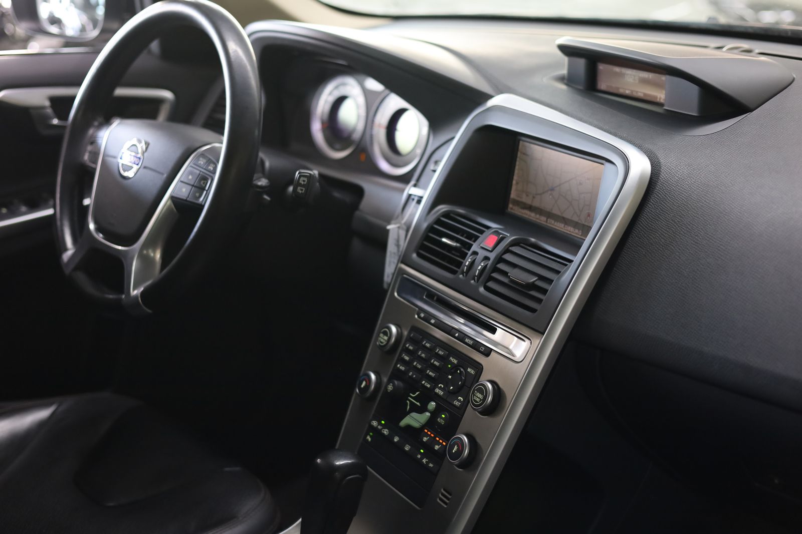 Fahrzeugabbildung Volvo XC60 Summum KAM MEMO LEDER XENON AHK SCHECKHEFT