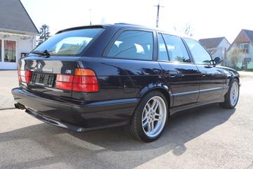 صورة 10 لـ 1994 BMW M5
