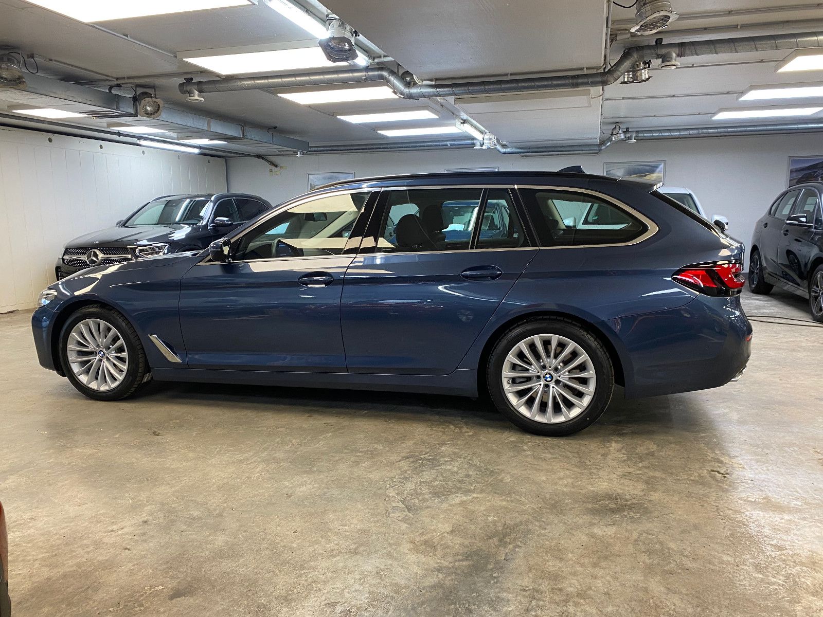 BMW 520 d Touring Luxury Line Standh. Driv. Ass.Prof foto 2