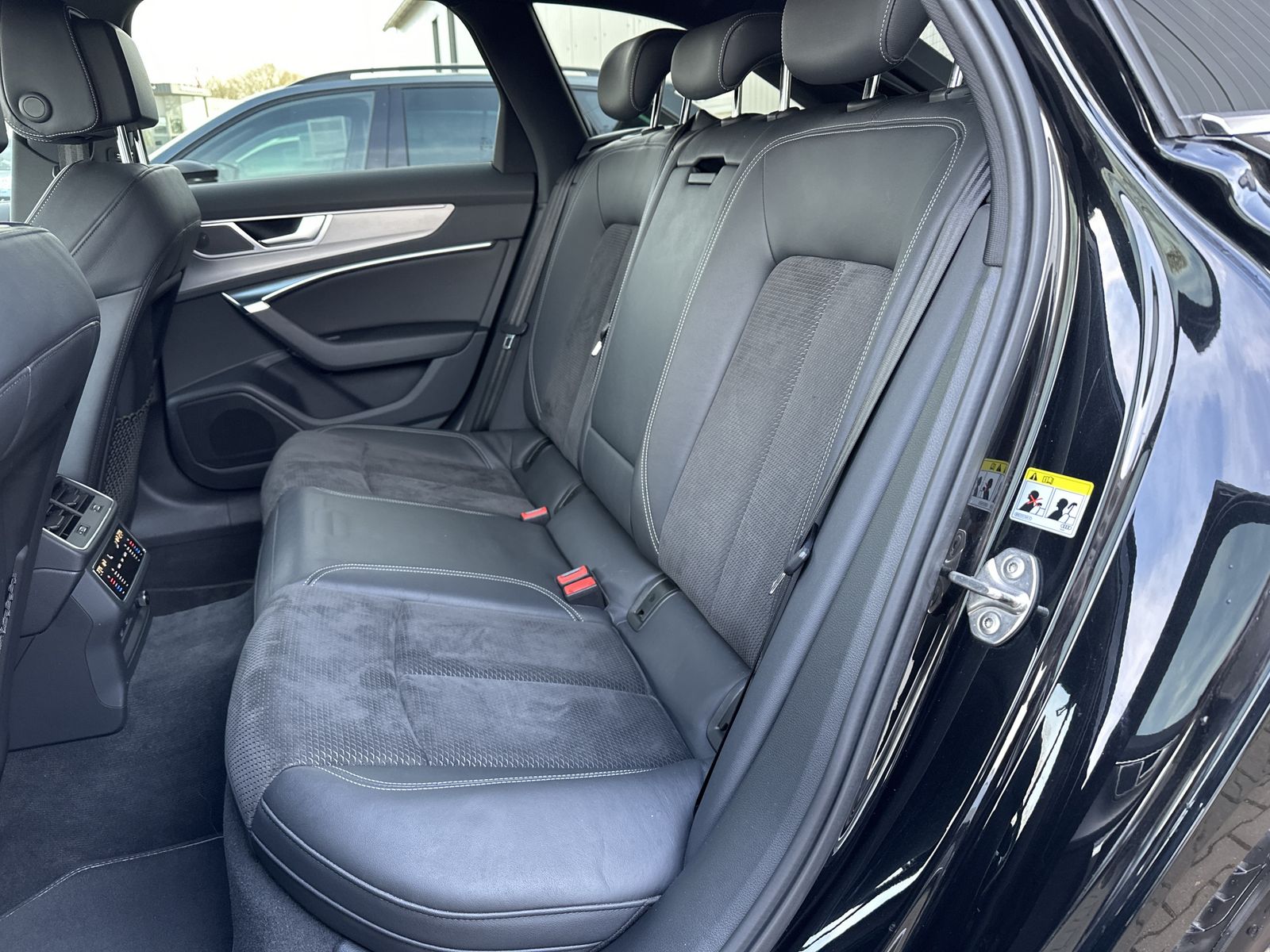 Fahrzeugabbildung Audi A6 Avant 50 TDI Quattro Sport NAV+MATRIX+KAM+VC