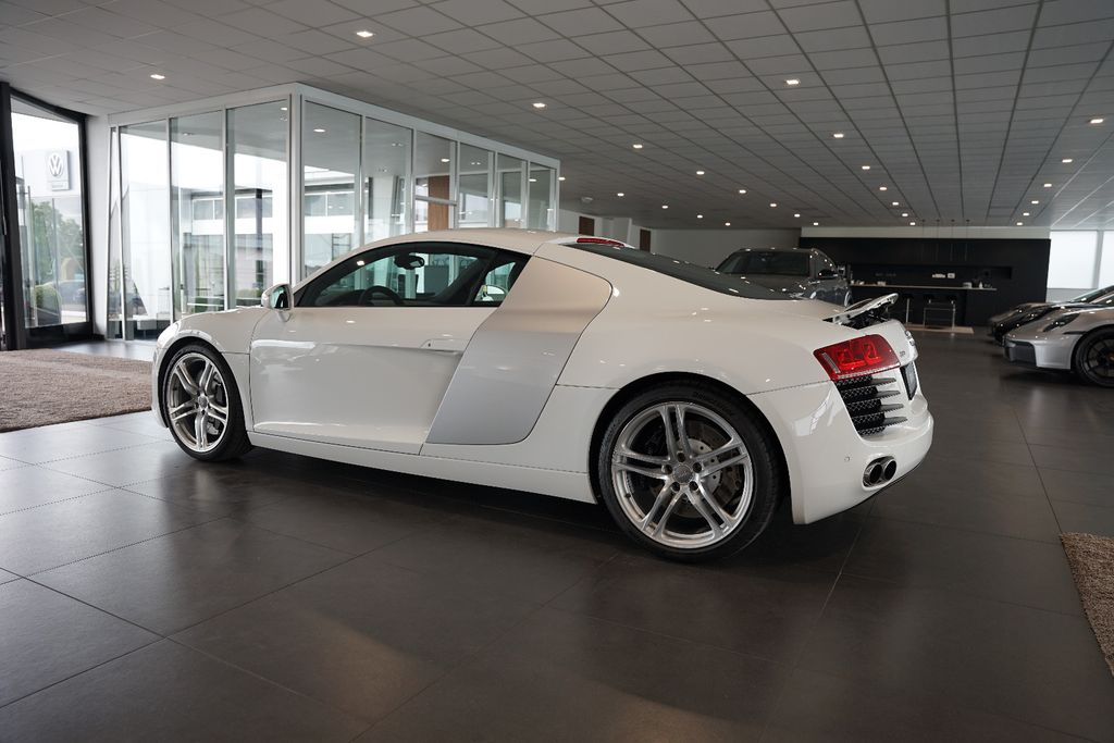 AUDI R8 Coupe 4.2 FSI quattro | Manual transmission AUDI R8 Coupe 4.2 FSI quattro | Manual transmission