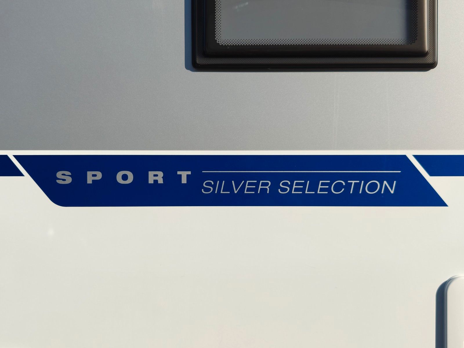 Fahrzeugabbildung Knaus Sport 450 FU Silver Selection - Rangiersystem -