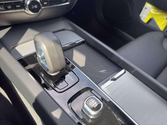 Volvo V60 Plus Dark B4 Mild-Hybrid Benzin*Head-Up*360 