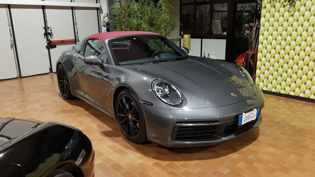 Porsche 992 911 Porsche Carrera Targa 4S Book Service 80