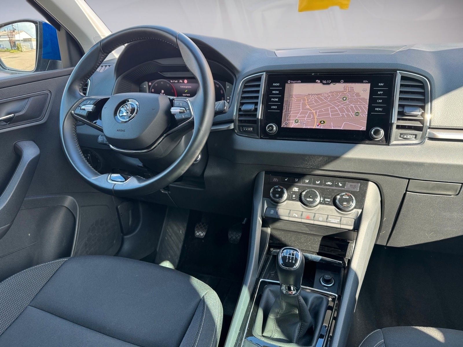 Fahrzeugabbildung SKODA Karoq 2.0l TDI AMBITION