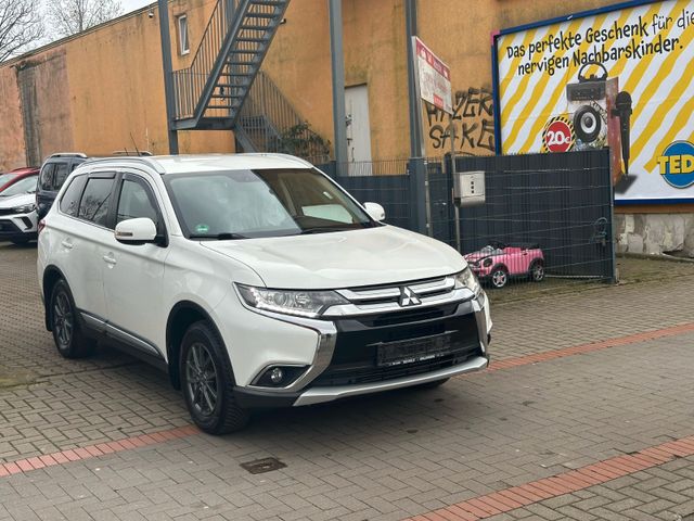 Mitsubishi Outlander Plus 4WD / 7 Sitzer