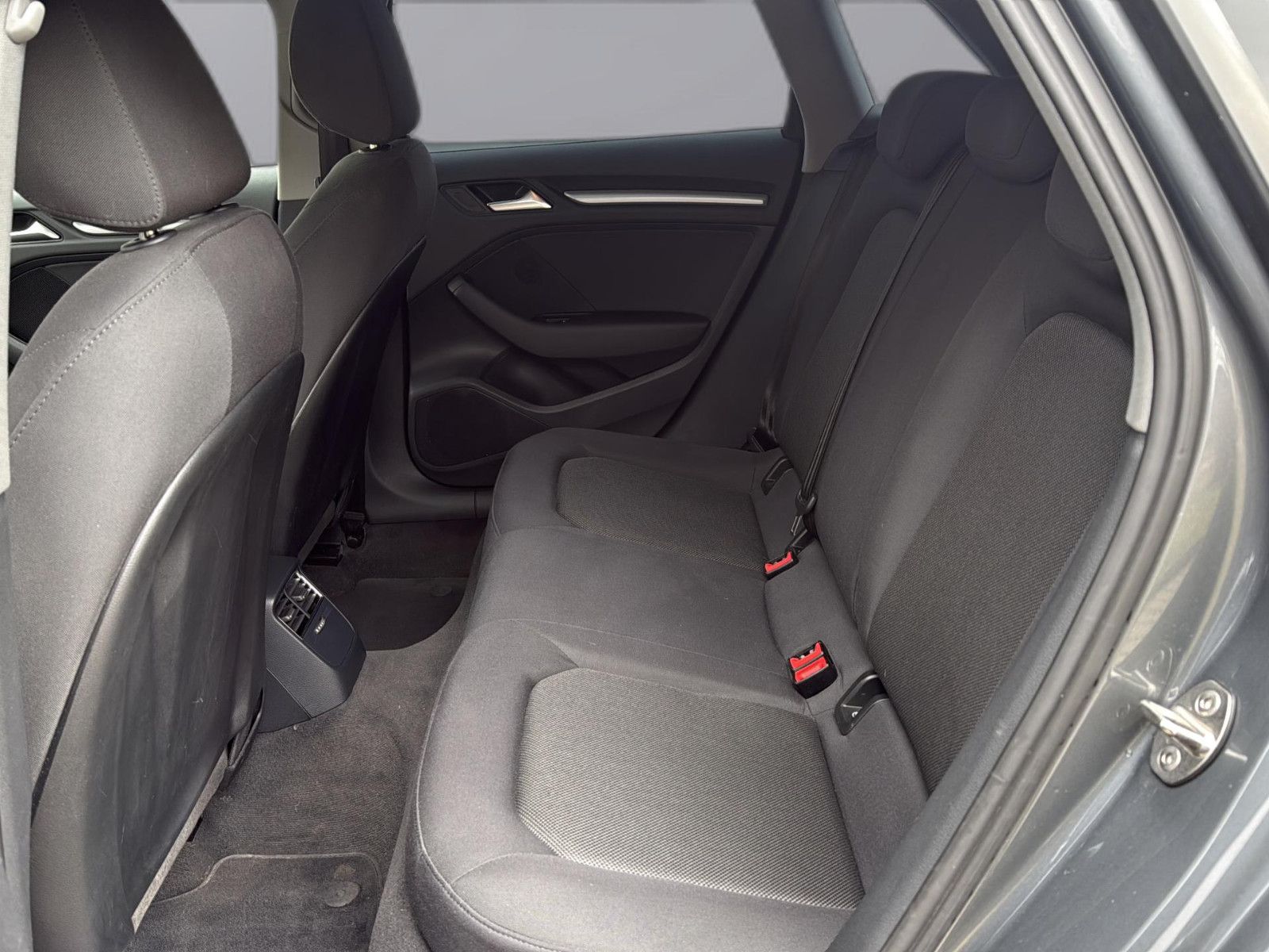 Fahrzeugabbildung Audi A3 Sportback 30 TFSI basis