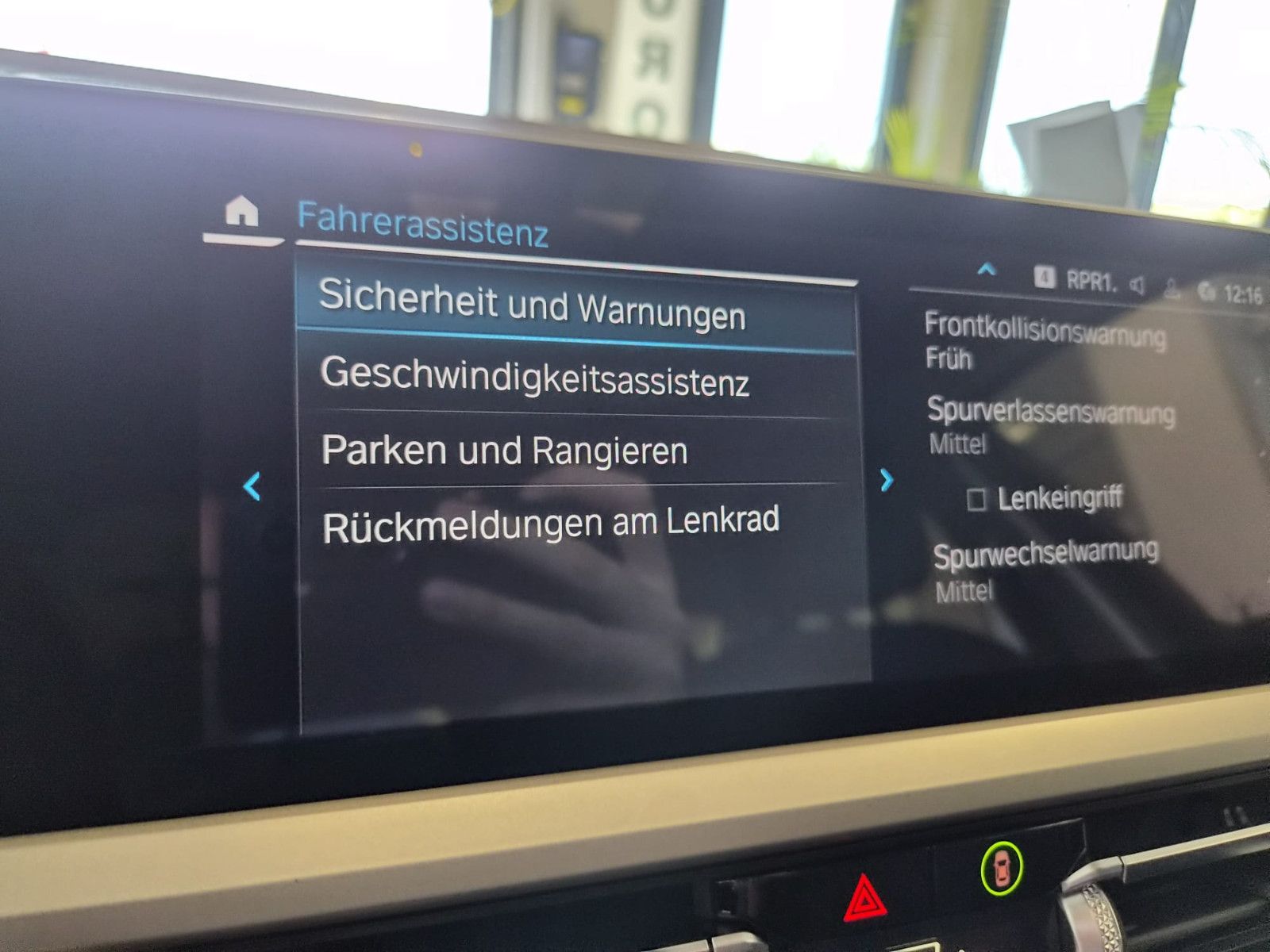 Fahrzeugabbildung BMW 330 e Advantage / NAVI / KLIMA / Garantie