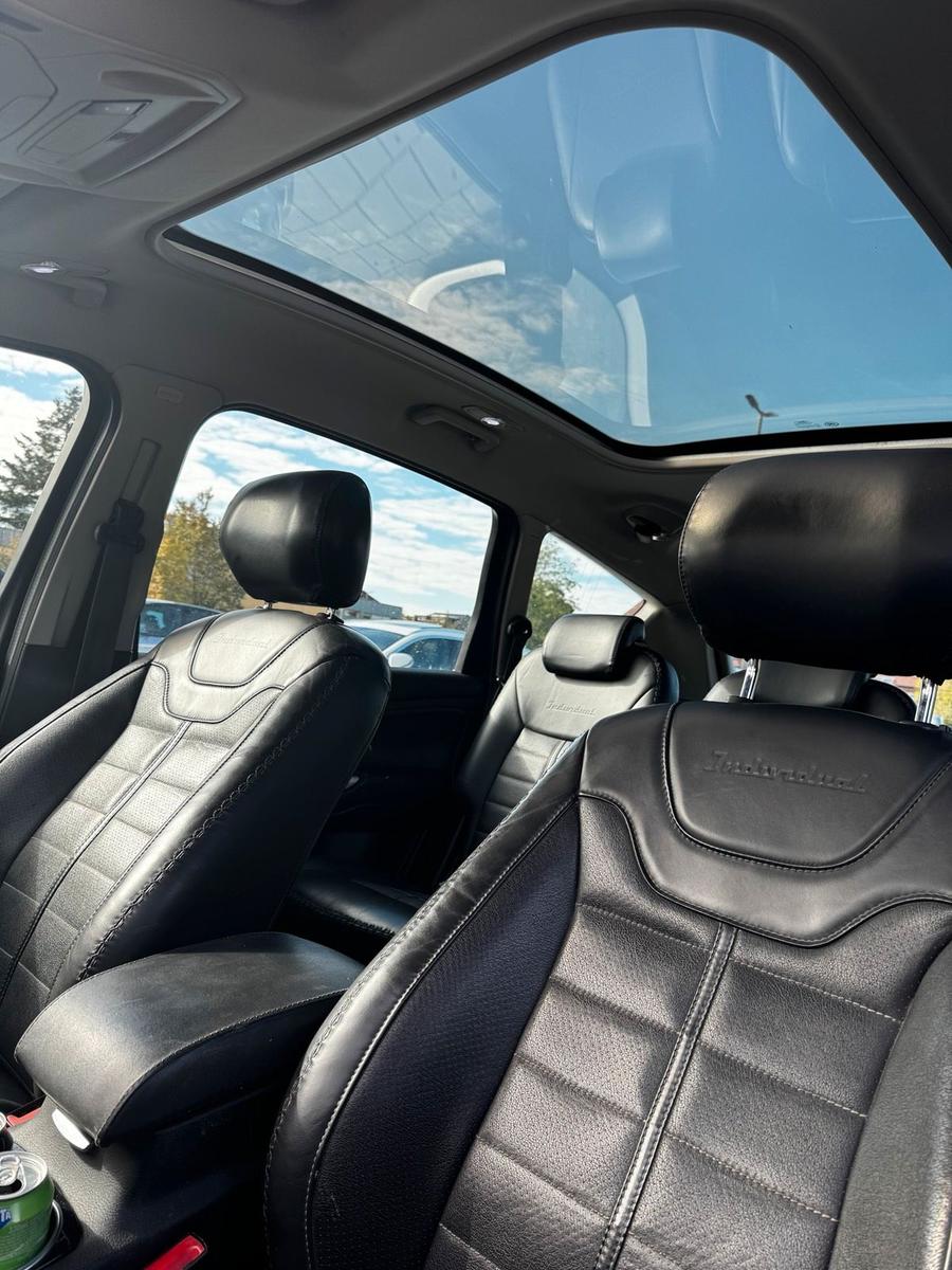 Ford S-MAX 2010 — interior