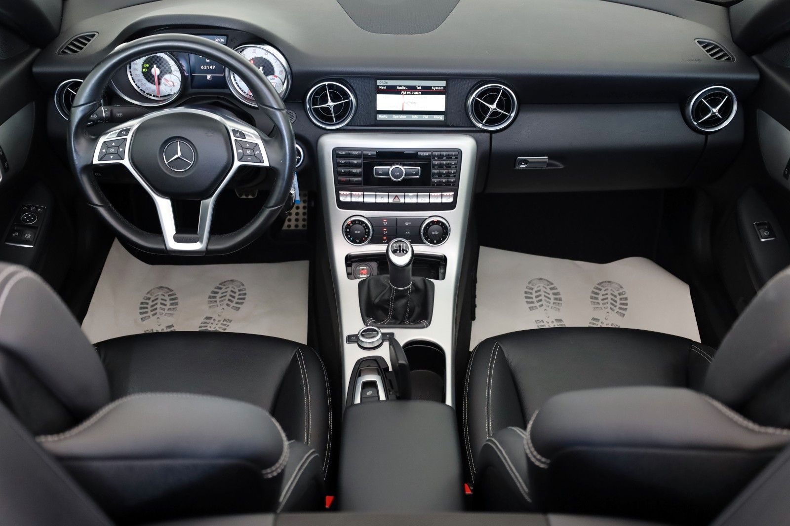 Fahrzeugabbildung Mercedes-Benz SLK 200 AMG Line Leder,Panorama,Navi,Airscarf