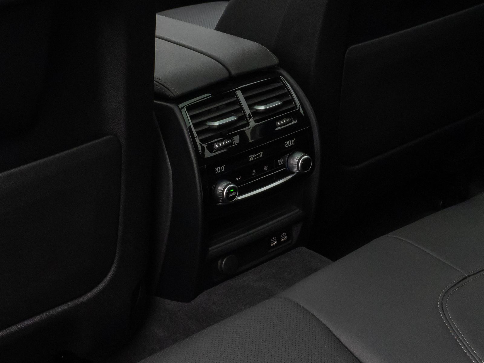 Fahrzeugabbildung BMW 530d M Sport Panorama Kamera Laser HUD DAB HiFi