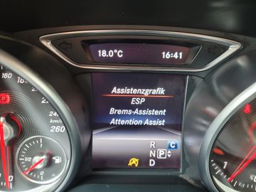Mercedes CLA 200 Shooting Brake - 11