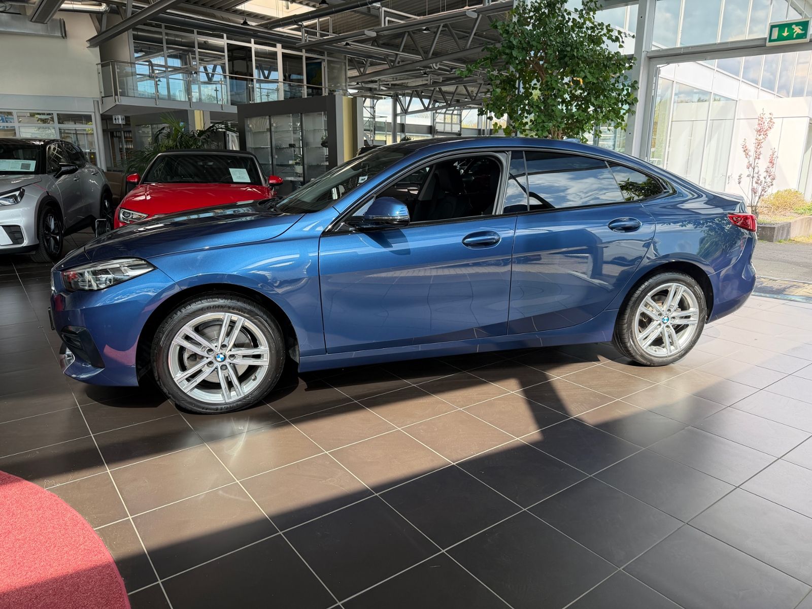Fahrzeugabbildung BMW 218i Gran Coupe Luxury Line Shadow LED NAV SHZ