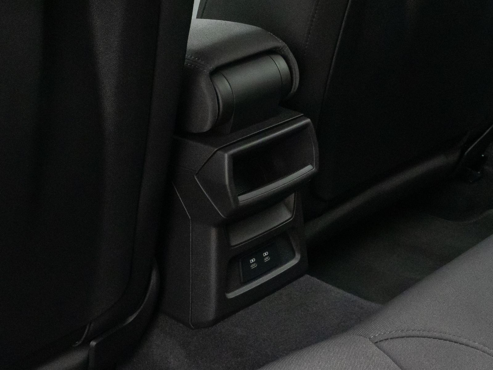 Fahrzeugabbildung Audi A3 30 TFSI S tronic Sportback PDC DAB FahrAssist