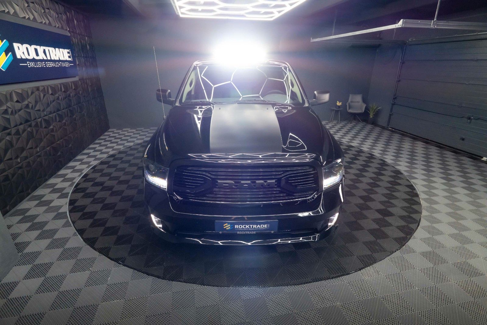 Fahrzeugabbildung Dodge RAM 5.7 V8 HEMI 4x4 OFFROAD Night-Paket *LED*AHK