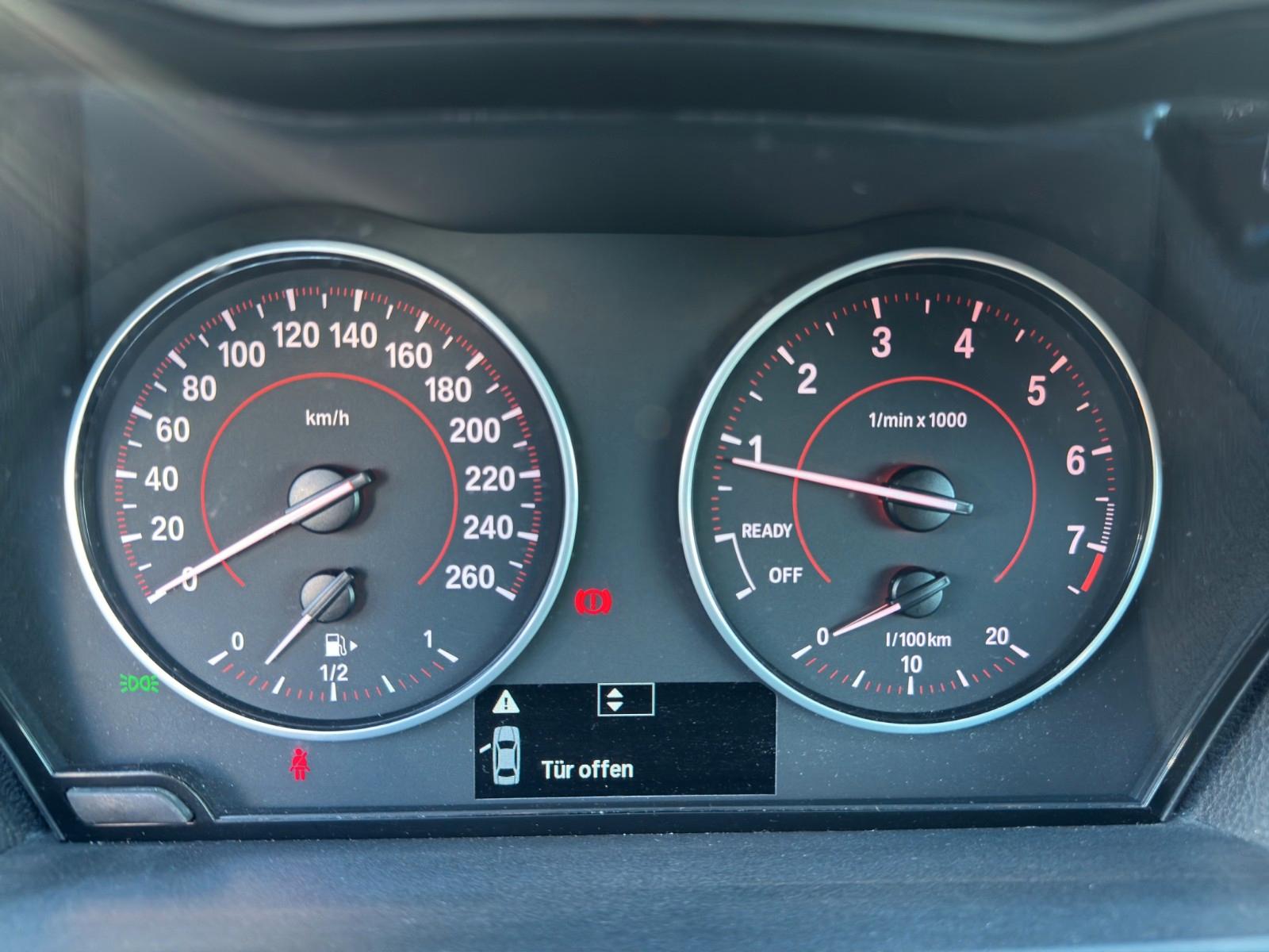 BMW 120i*Sport Line* TEMPOMAT*LED*NAVI*PDC*