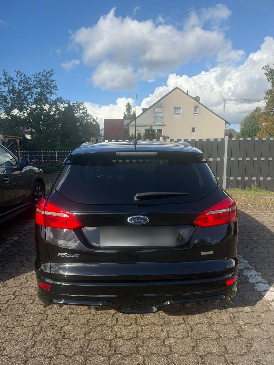 Ford Focus 2015 — interior