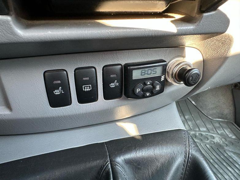 TOYOTA HILUX 4WD 2.5 DIESEL - 120 CV- GPS - BVM - ATTELAGE FIXE