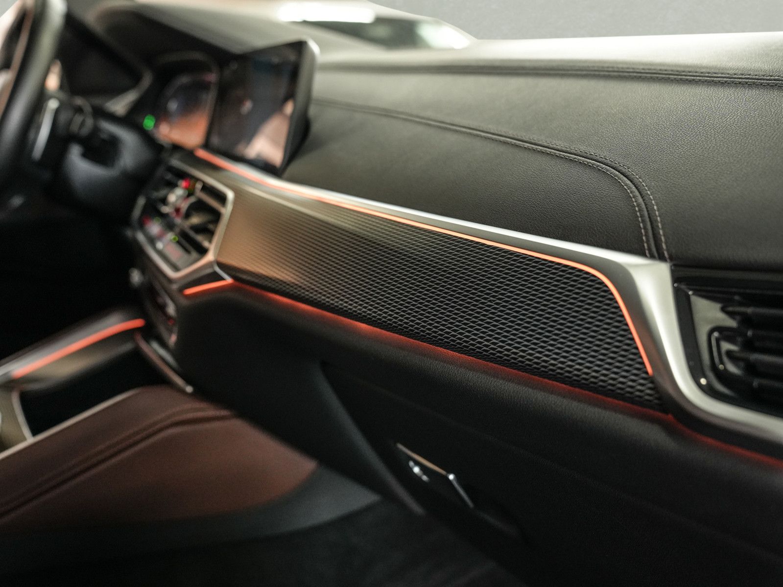 Fahrzeugabbildung BMW X6 M-Sport - 21"Y-M|LiveCockpitPro|Vernasca|360°