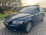Volvo V50 Kombi 2.0 D Momentum - gebrauchte Volvo V50 aus dem Jahr 2004