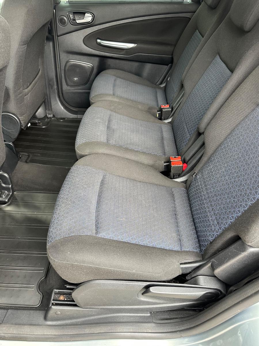 Ford Galaxy 2009 — photo 12