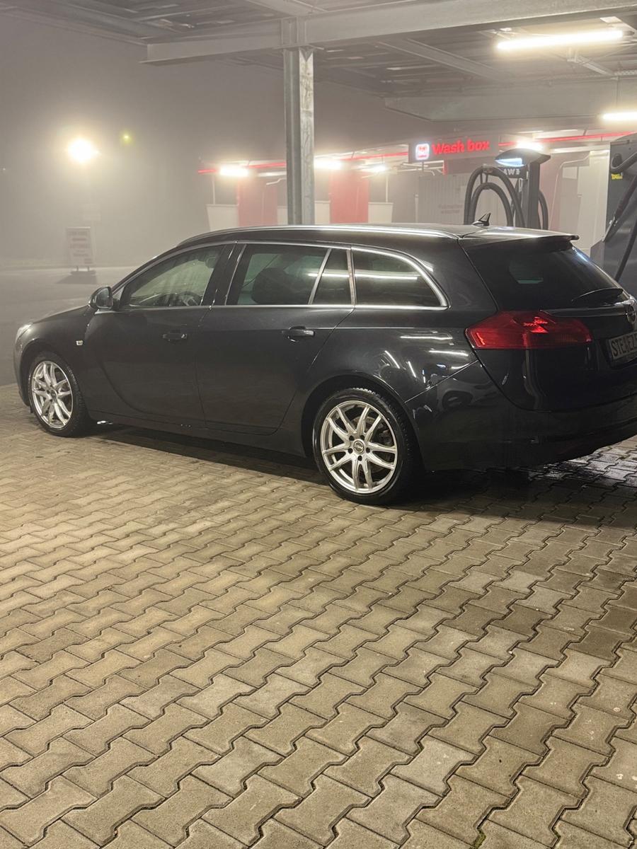 Opel Insignia 2012 — rear view