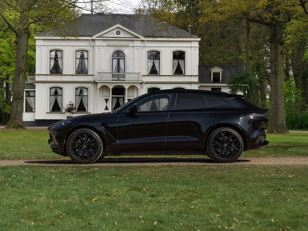 Aston Martin DBX