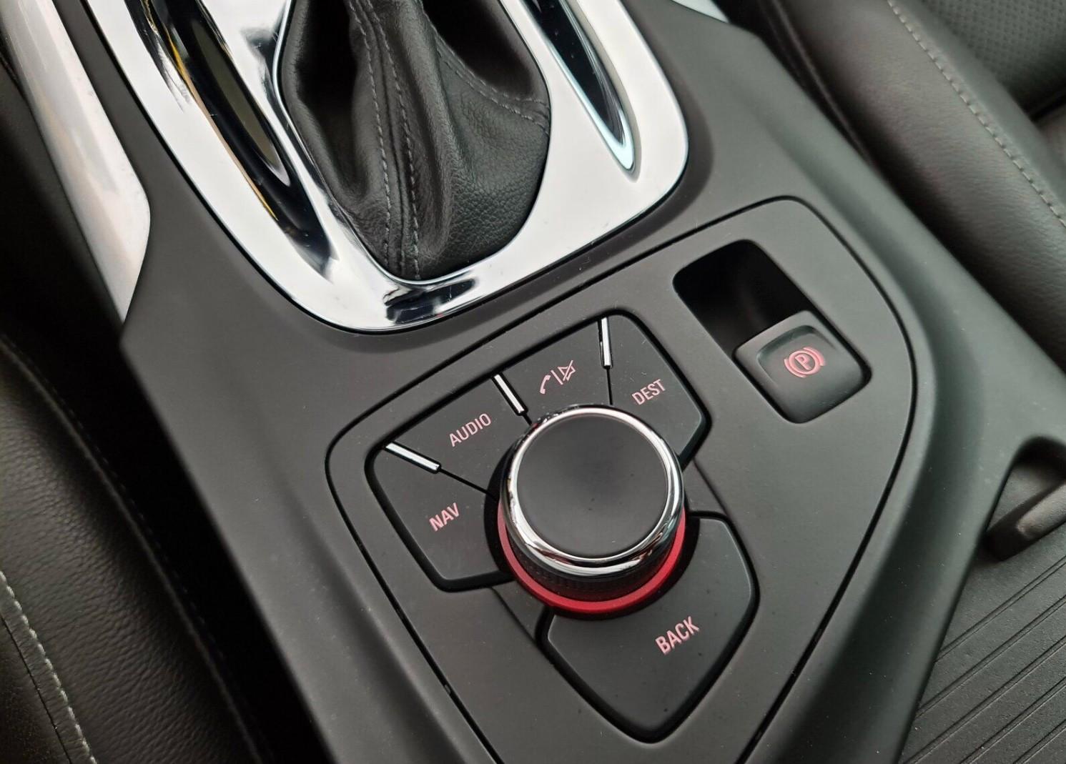 Opel Insignia 2011 — photo 8