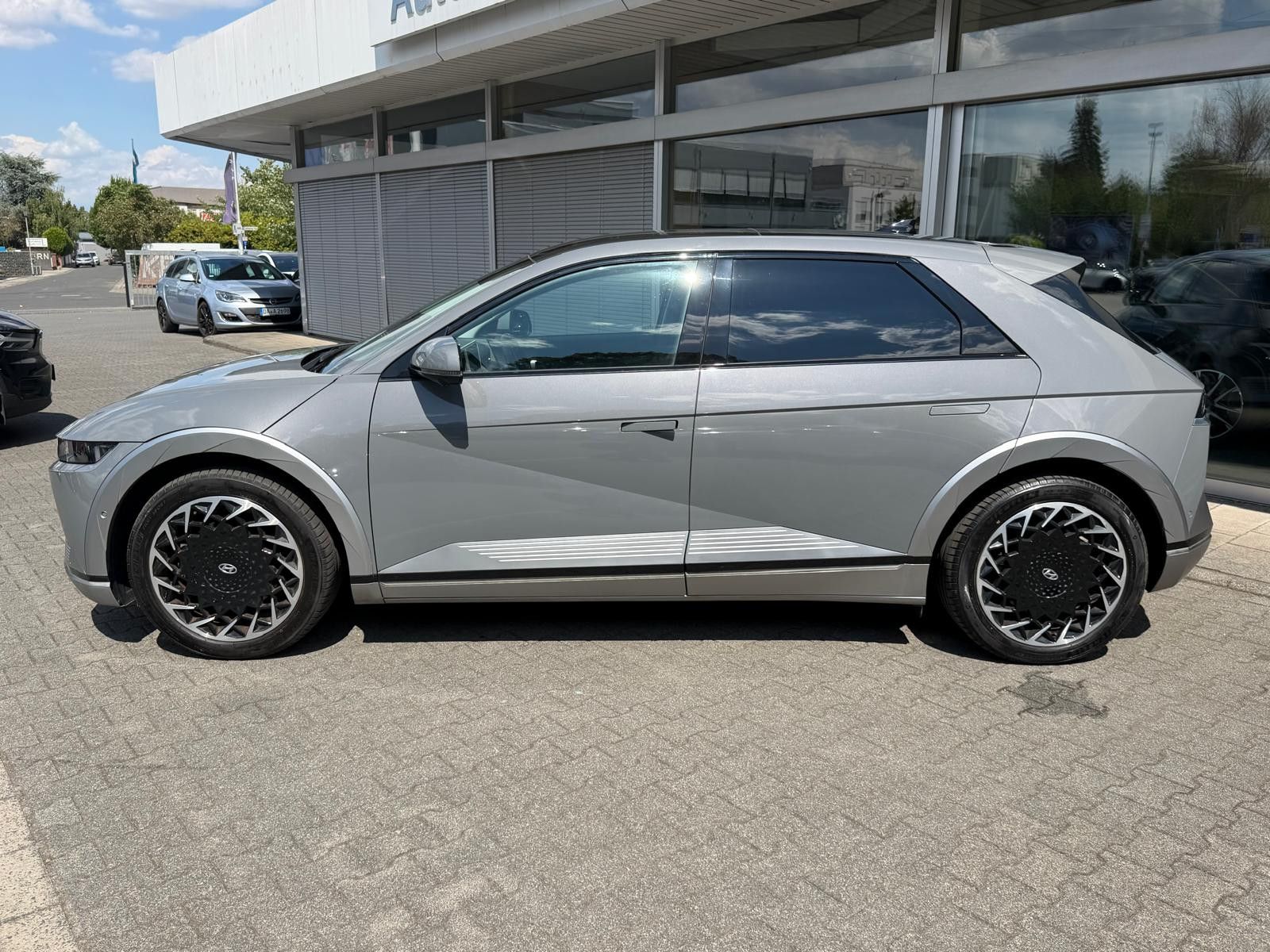 Fahrzeugabbildung Hyundai Ioniq 5 Uniq 4WD RELAX+HEAD+LED+SOLAR+360+ACC+WP