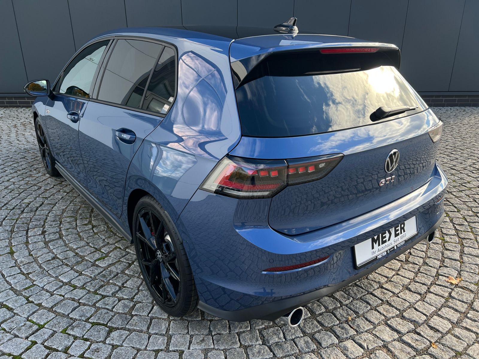 Fahrzeugabbildung Volkswagen Golf VIII GTI 2.0 TSI DSG *AHK, IQ.Light, Black